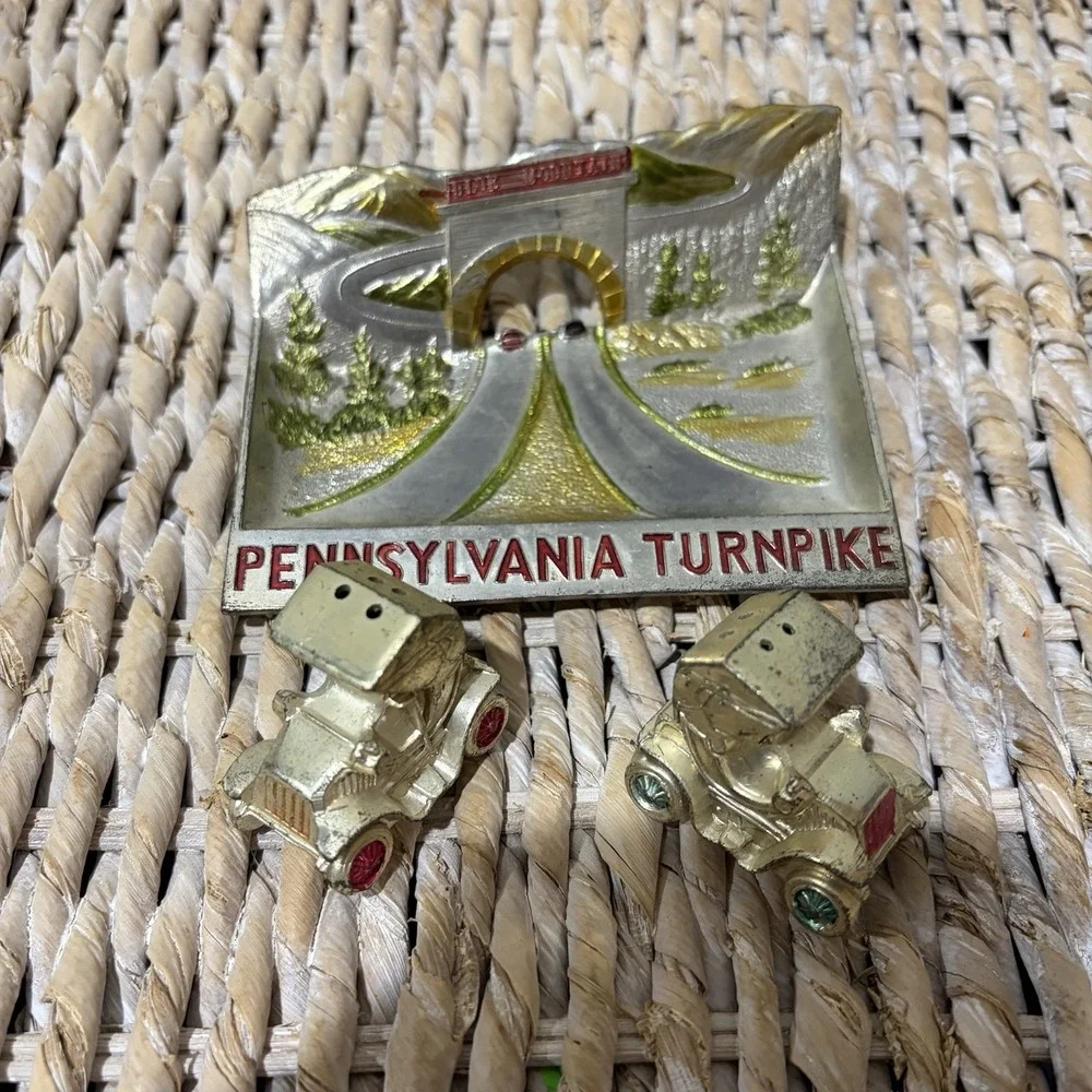 Pennsylvania Turnpike salt and pepper shakers set‎ 4